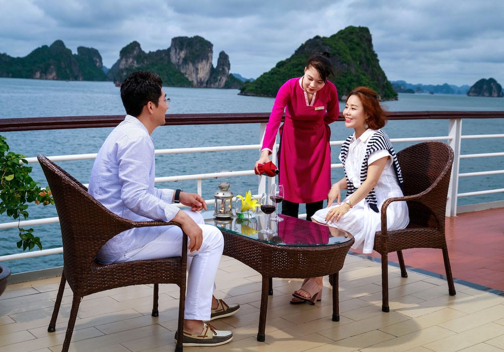 Thư giãn tại Sundeck Sky bar